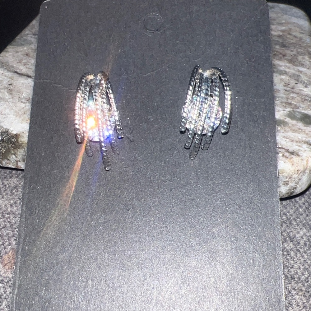Elegant Silver tone Women's Earrings - Picture 3 of 3